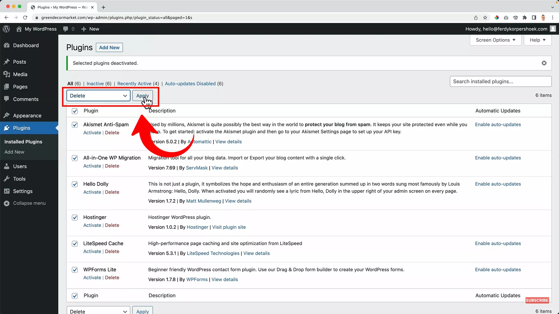 delete default plugins on WordPress